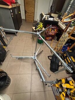 Odvíjač na podlahovku