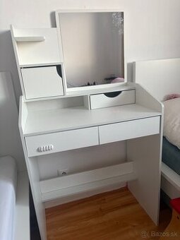 Kozmetický stolik,pisací stôl a stolička
