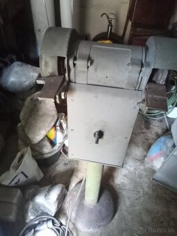 Dvojkotucova brúska