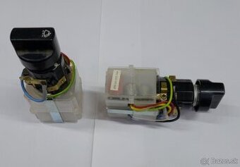 Spínač predného stierača na Zetor