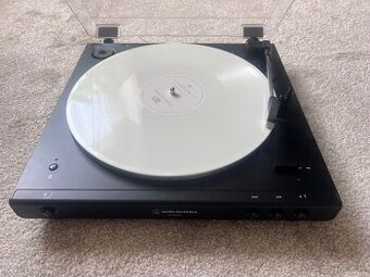 Gramofon audio-technica AT-LP60xBT black