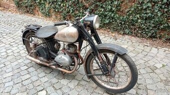 ČZ 125 C r.v. 1950 plus sedlo a motor navíc