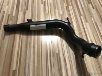 VOLVO hadica intercoolera 30647918