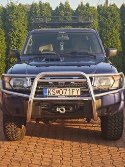 Nissan Patrol y61 wagon.