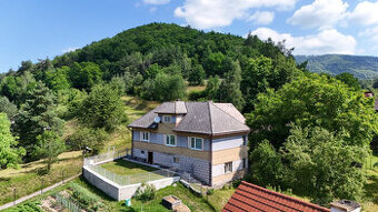 RODINNÝ DOM S GARÁŽOU V OBCI DOLNÁ VES