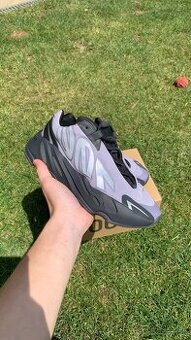 Adidas Yeezy 700 MNVN Geode