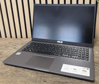 Predam notebook, bateria je dobra, vhodny na cestovanie.