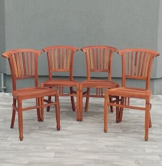 Set 4 teakových stoličiek.