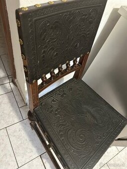 Nádherná drevená stolička