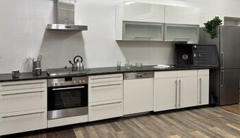 Svetlá dizajnová kuchyňa SIMBA