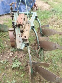 Pluh - trojradličný