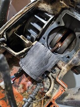 Predám husqvarna 560 xp na diely rok 2014