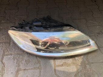 Predám pravý predný svetlomet Audi Q7 (4L)