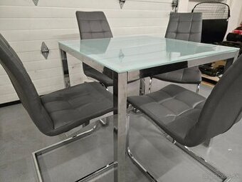 Moderná kuchynská sedacia súprava stôl + 4 stoličky