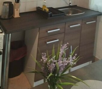 Kuchynská linka s pracovnou doskou