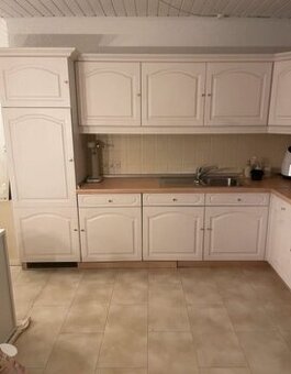 Bílá dubová kuchyňská linka se spotřebiči,5940