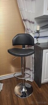 Barová stolička