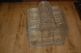 Predám klietku pre papagája.