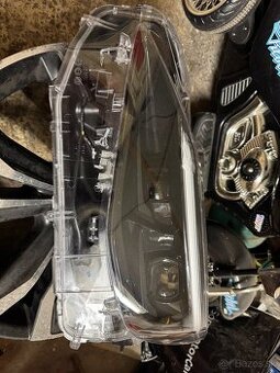 Predný ľavý full led svetlomet Toyota Yaris Cross 2023