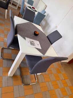 Elegantný jedálenský set do moderného interiéru