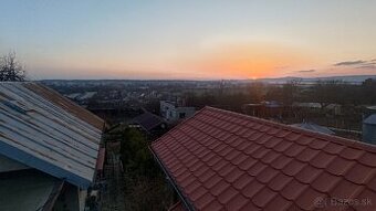 Pokoj, súkromie a nádherné výhľady – rodinný dom v Opatovej