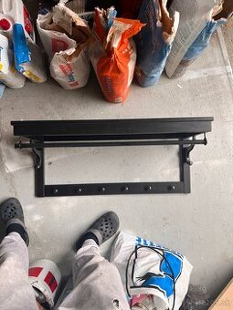 Predám vesiak HEMNES (IKEA)