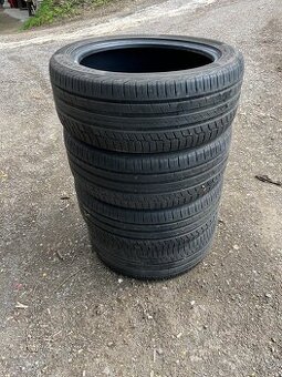 225/45 R19