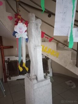 Zaľúbenci betónová socha