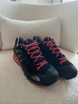 The NortFace GoreTex tenisky