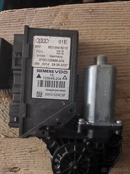 Motorček sťahovačky ľavý zadný 8E0959801E