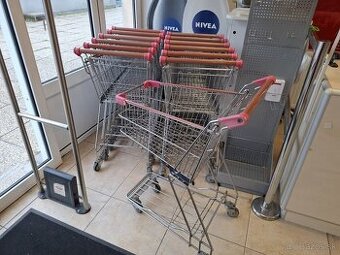 Predám kolieskové kovové nákupné vozíky (košíky)