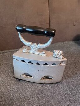 Starozitna žehlička - 1