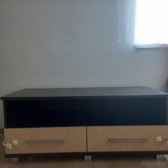 Skrinka pod Tv