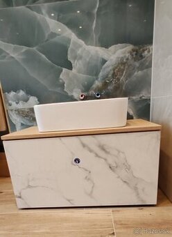 Skrinka  s umývadlom na dosku