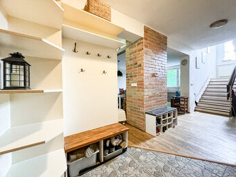 Predáme zariadený 7,5izbový rodinný dom v tichej časti Rače