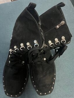 Damske kotnikove cizmicky v. 38