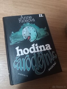 Kniha Hodina Čarodejníc