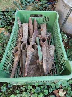 Staré záhradné náradie