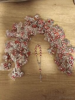 Ruženec na zapínanie (napr. do auta) - srdiečko červené