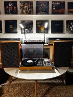 Gramofon Tesla s reproduktormi