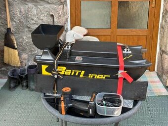 Zavážacia loďka BaitLiner