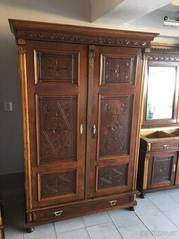 Starožitný nábytok