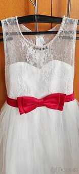 dievcenske elegantne saty na svatbu, svate prijimanie