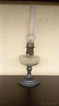 Starožitná petrolejová lampa