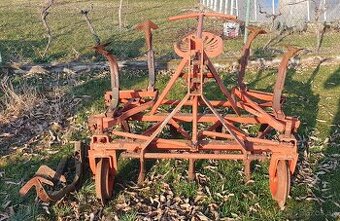 Dvojradový kultivátor