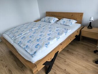 Predám manželskú posteľ 180x200 z masívu