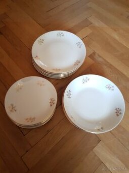 Set porcelánových tanierov