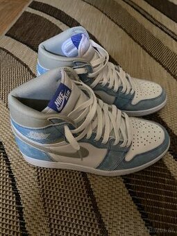 Air Jordan 1 Retro High OG "Hyper Royal"