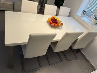 Predám veľký jedálenský stôl + konferenčný stôl