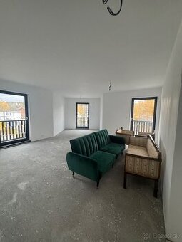 Na predaj priestranný 3-izbový byt v novostavbe, Laskomerská